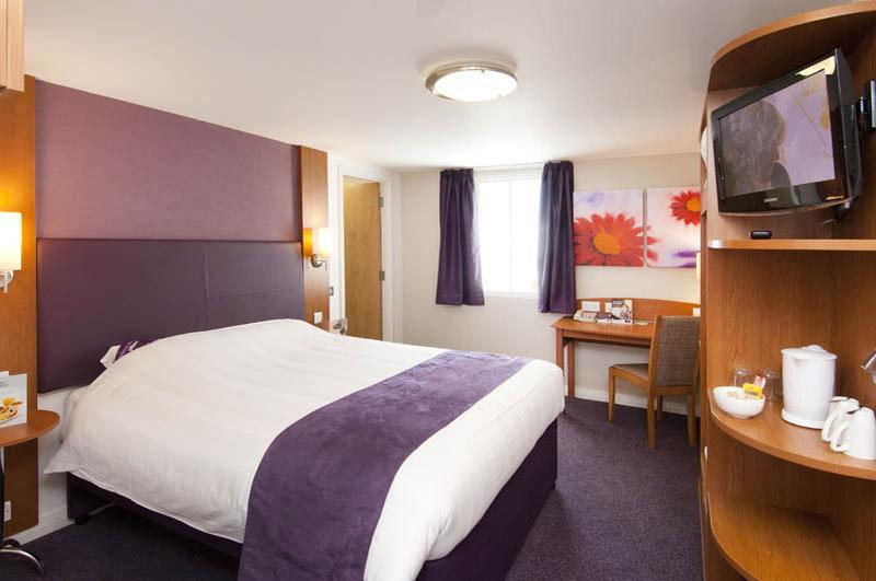 Premier Inn Manchester Cheadle  Ngoại thất bức ảnh